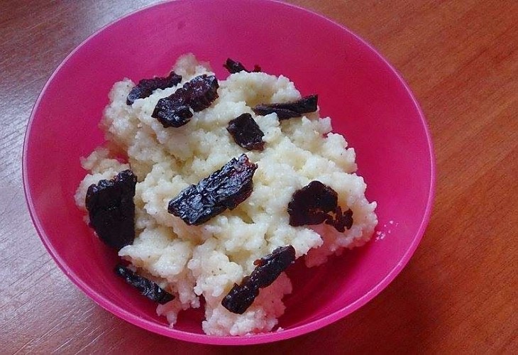 Jaglanka z suszoną śliwką A B